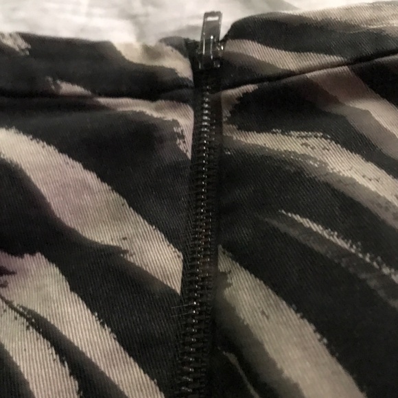 H&M WOMEN’S MINI SKIRT ZEBRA PRINT SIZE 6 - Picture 7 of 8